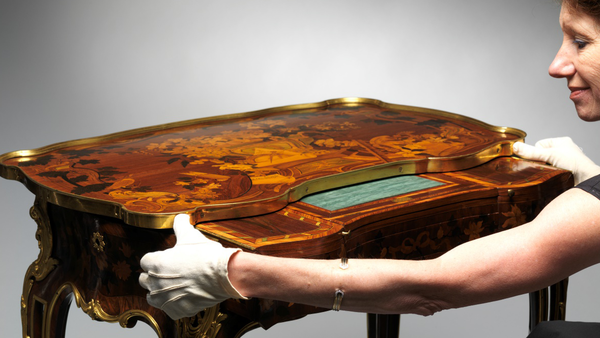 From decorative arts student in Leiden to curator at the biggest museum ...