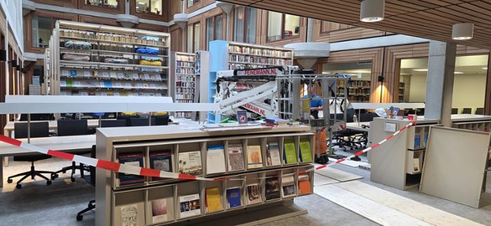 Hoogwerker in de African Library