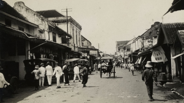 Afbeelding van een straat in Batavia uit de Leiden Digital Collections